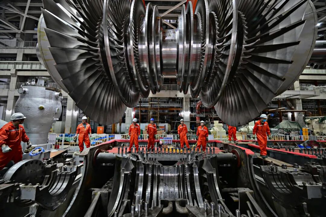 《转子吊装》安静 摄