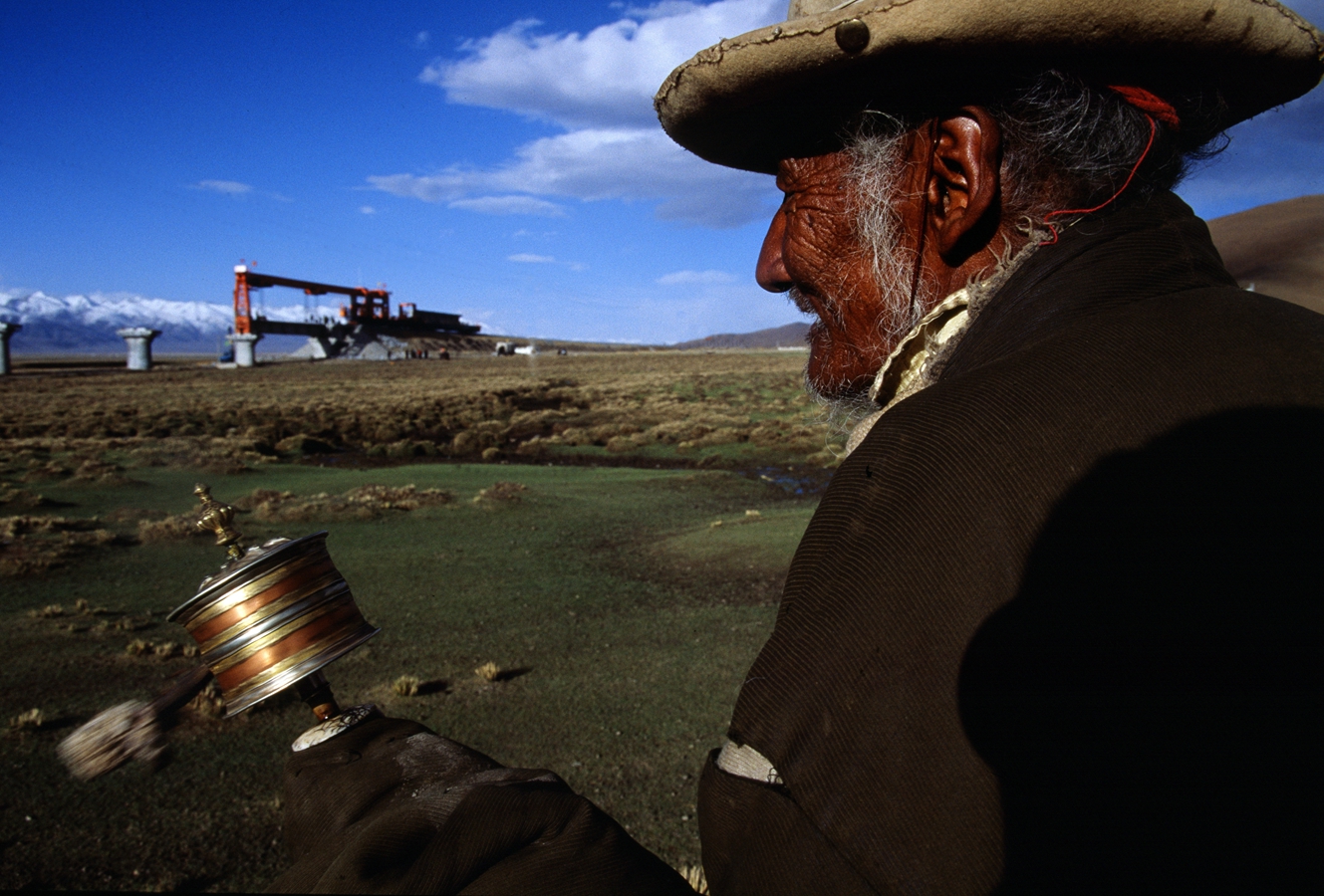 《福音》  许国摄