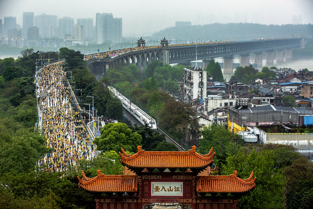 《高速奔跑》 陈新强摄