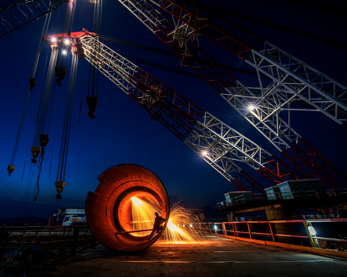 《海上飞桥工地》陈建红摄