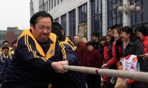 《使 劲》