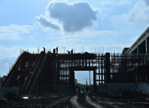 将建成的轻轨站台
