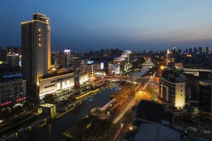 小城夜色