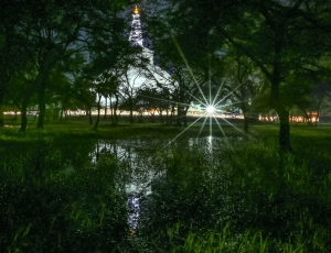 白塔夜色