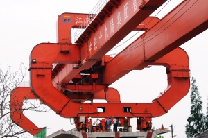 《高铁建设者》