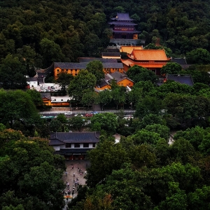 雷峰塔上看净寺