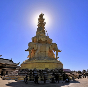 峨  眉  金  顶