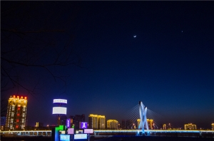 金星伴月