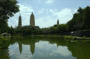 三塔辉映