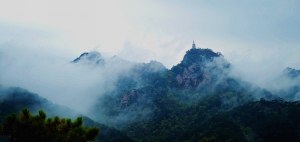千山云雾