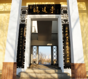 门里门外