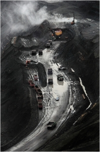 雪后矿山