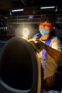 小小检查员-陶瓷工人...