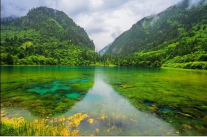 山涧水秀