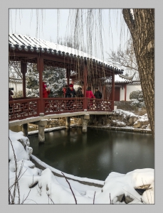 赏雪的人们
