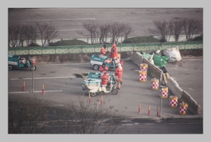 艰苦 危险 请尊重他...