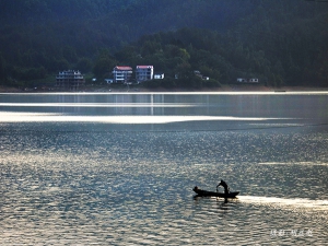 《水乡人家》
