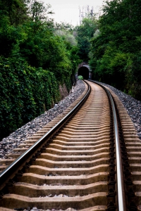 绿皮车隧道